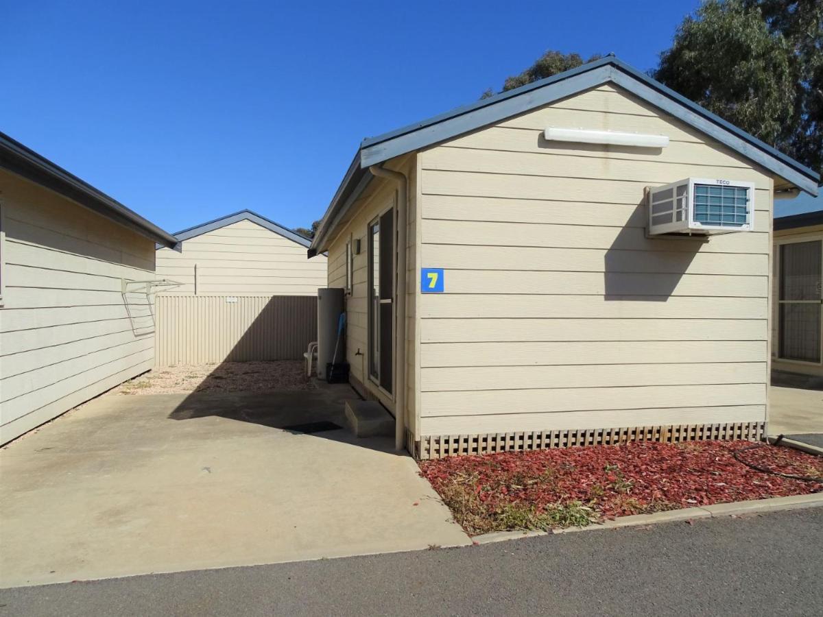 Port Moonta Moonta Bay Cabins 모텔 외부 사진
